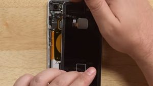 How to carefully remove the back cover of your Google Pixel 3