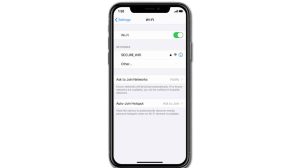 How to fix iPhone XS Max that keeps losing WiFi signal after iOS 13