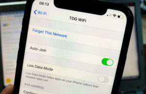 apple iphone 11 keeps disconnecting from wifi